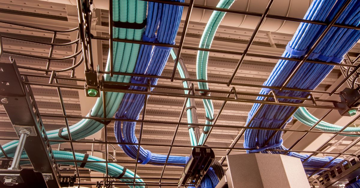 Infraestructura de Red Industrial Cableado UTP y Fibra Óptica